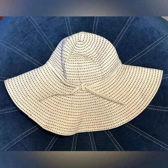 Accessories - Women’s Sun Hat With Bow